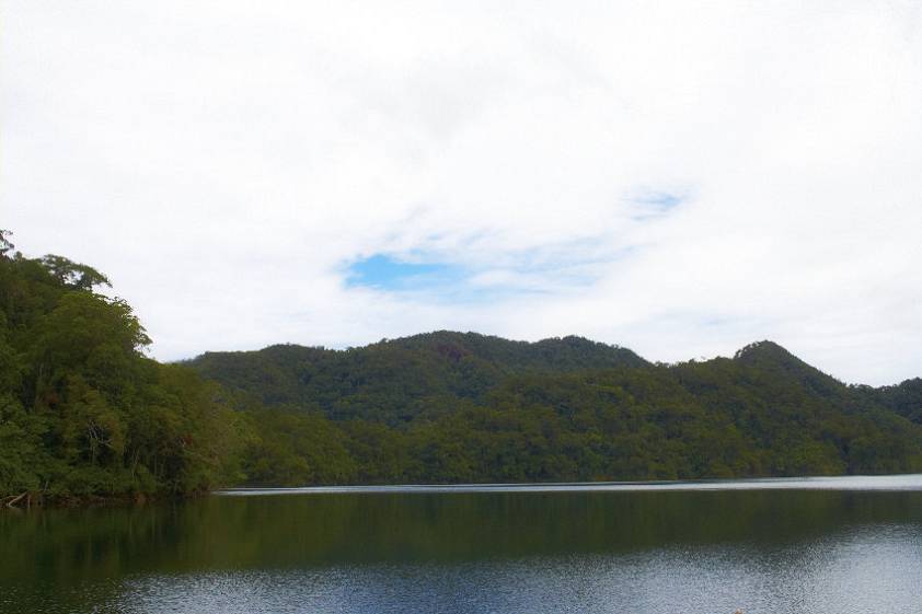 В этом направлении находится второе озеро В этом направлении находится второе озеро