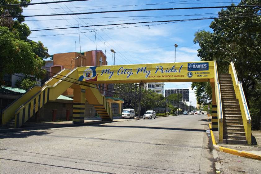 Гордятся они своим городом )