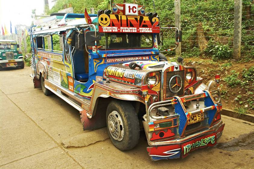 Ну и куда же без очередного разукрашенного джипни Ну и куда же без очередного разукрашенного джипни