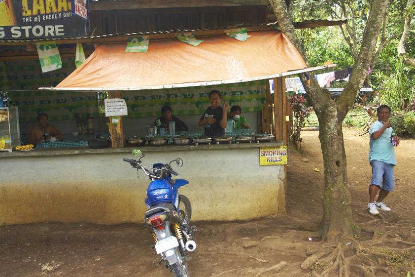 Как всегда - мужик лет 40 перед камерой кривляется ) Как всегда - мужик лет 40 перед камерой кривляется )