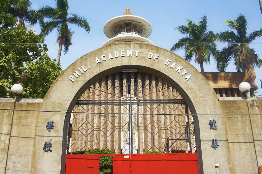 Вход в храм Long Hua Temple Вход в храм Long Hua Temple