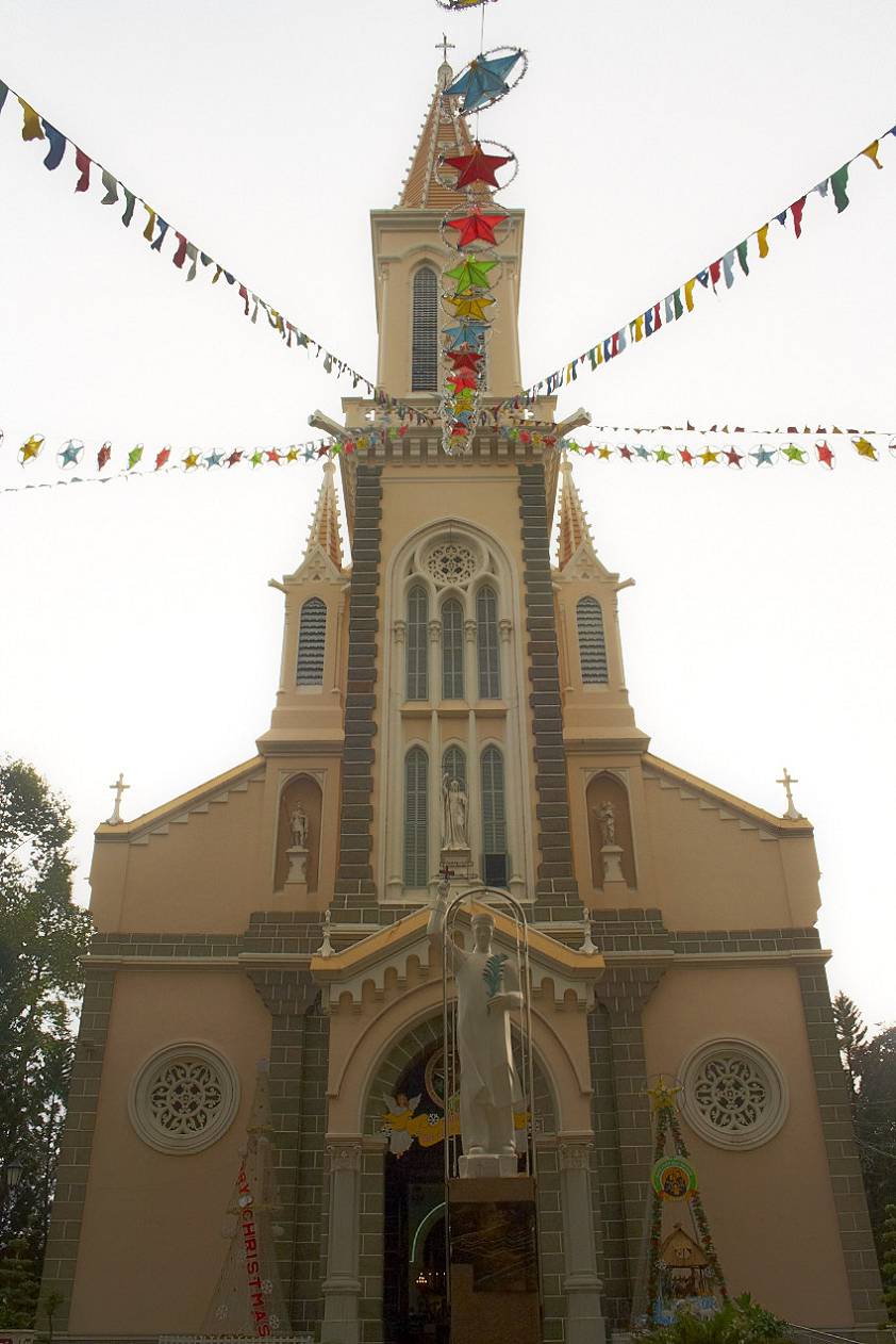 Интересная церковь, неподалеку от гостиницы Интересная церковь, неподалеку от гостиницы