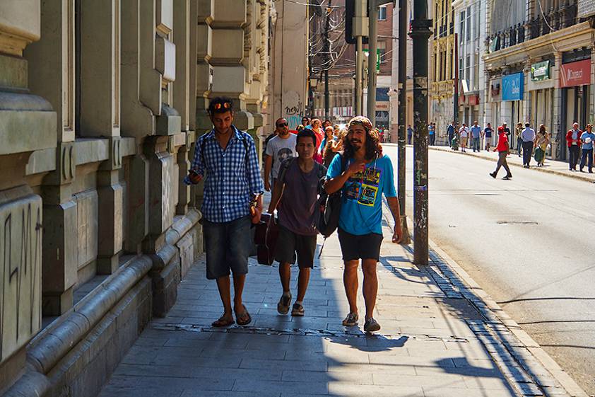 Люди на улицах города