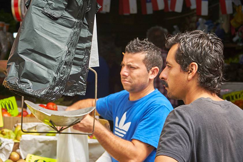 Люди на улицах города