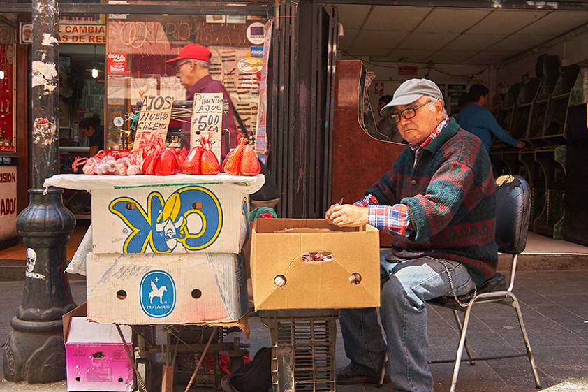 Люди на улицах города