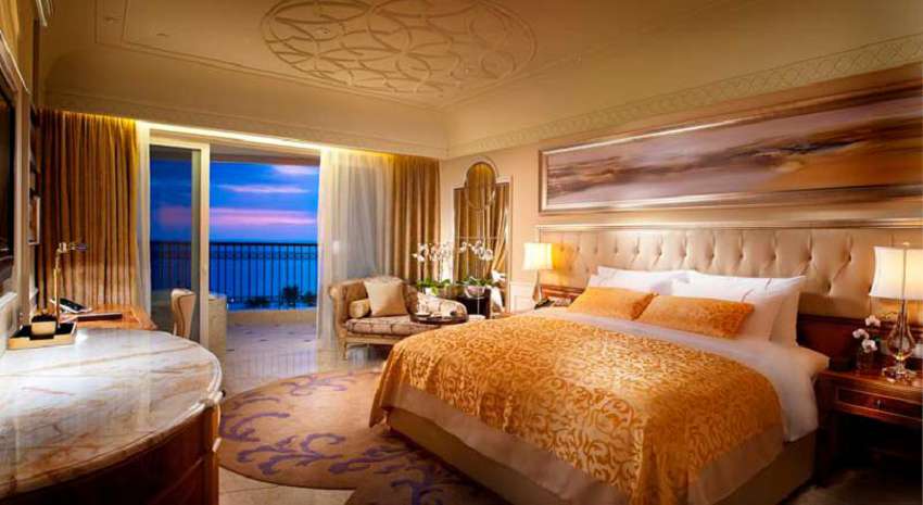 лучшие отели хайнаня. Crowne-Plaza-Resort-Sanya-Bay