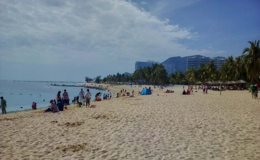 Санья Китай. Пляж Дадунхай