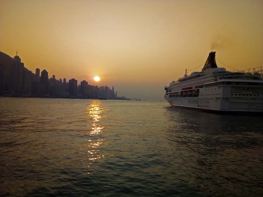 Гонконг вечером