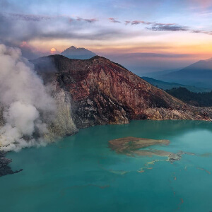 Вулкан Иджен