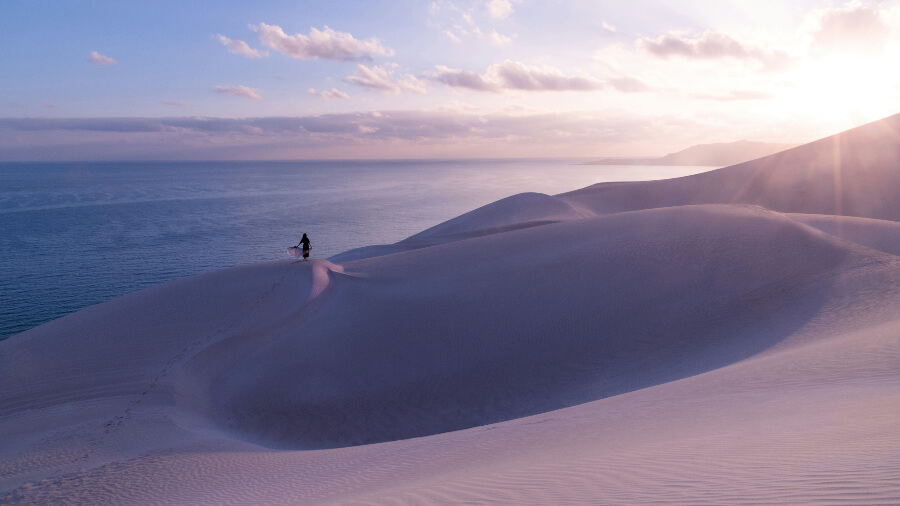 Океан, пещеры и песчаные дюны