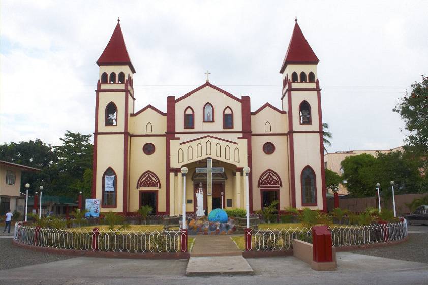Без церквей на Филиппинах нельзя 