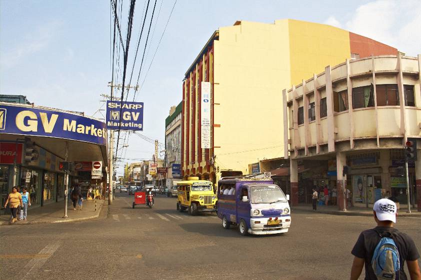Типичная улочка в городе Давао