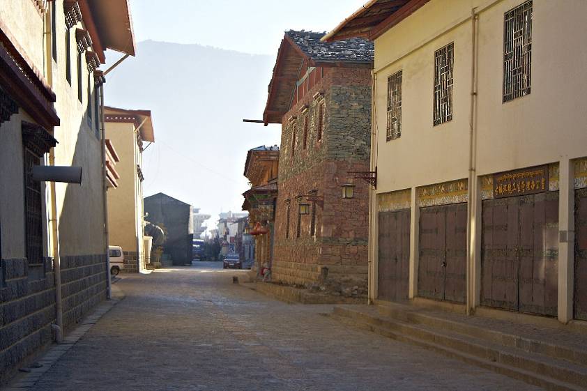 Улицы сохранившегося старого города в Шангри Ла
