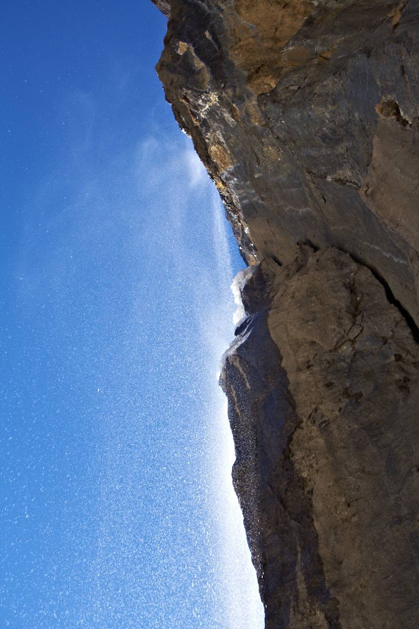 Водопад в окрестностях Дечена