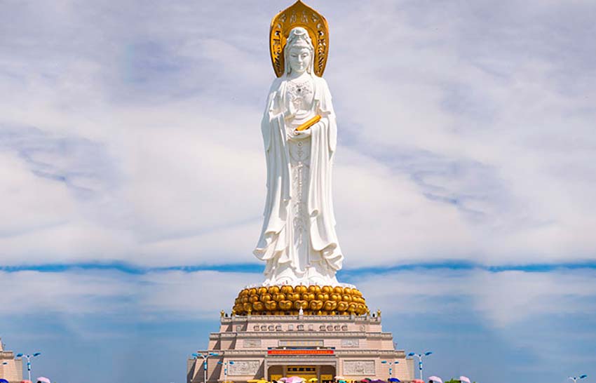 Статуя Будды в Санья
