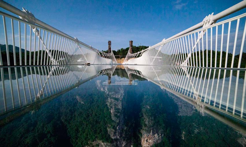 Достопримечательности. мост в Китае стеклянный